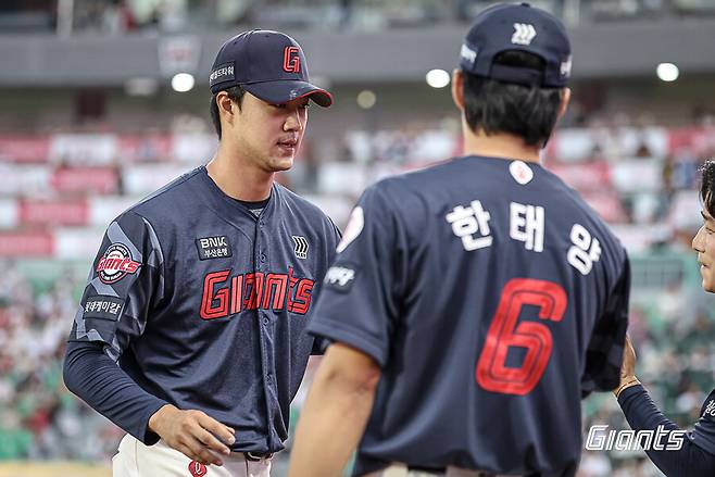 ▲ 불펜이라는 새로운 보직을 받은 윤성빈은 첫 테스트를 무난하게 통과했다 ⓒ롯데자이언츠