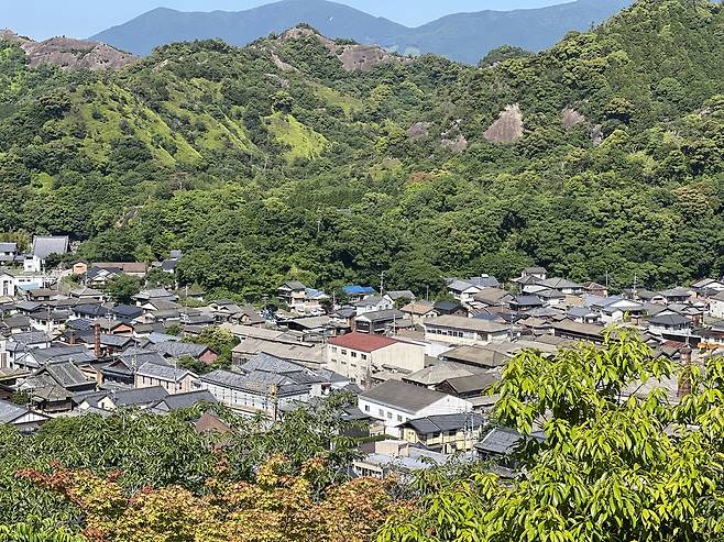 언덕에서 내려다 본 아리타 전경 (아리타<일본 사가현>=연합뉴스) 최윤선 기자 = 언덕에서 내려다본 아리타 마을 전경. 2025.6.15 ysc@yna.co.kr