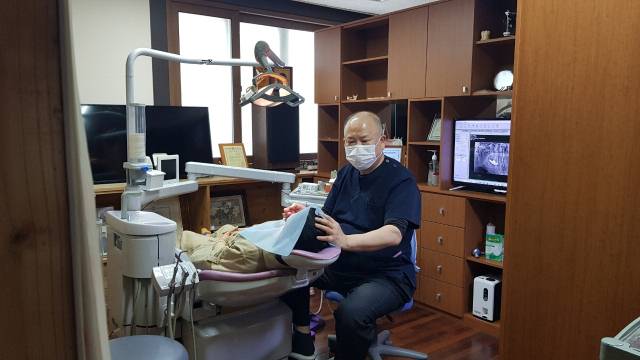 덴타피아치과 김경진 원장은 “기도 확장 장치(BGA) 치료는 올바른 자극과 교정을 통해 자연스럽고 건강한 기도 공간을 확보하는 치료법”이라고 밝혔다. 덴타피아치과 제공