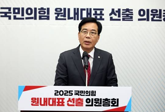 16일 서울 여의도 국회에서 열린 2025 국민의힘 원내대표 선출 의원총회에서 송언석 후보가 정견발표를 하고 있다. 사진=뉴시스