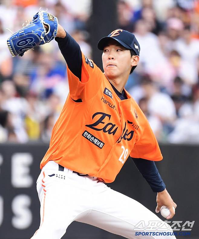 15일 대전 한화생명볼파크에서 열린 한화와 LG의 경기. 투구하고 있는 한화 황준서. 대전=송정헌 기자songs@sportschosun.com/2025.06.15/