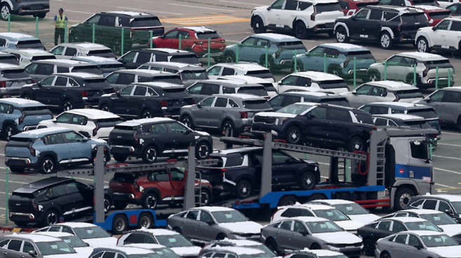 평택항 자동차 전용부두에 수출 차량이 세워져 있다.ⓒ뉴시스