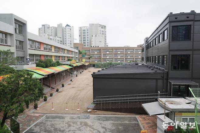 교육시설 구조안전위원회에서 E등급 최종 판정을 받은 것으로 알려진 서울 서대문구 북성초등학교의 모습. 박형기 기자 oneshot@donga.com