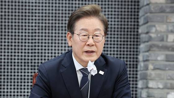 이재명 대통령이 13일 경기 연천군청에서 열린 기본소득 현장보고에서 모두발언을 하고 있다. 2025.6.13 대통령실사진기자단 한겨레 김태형