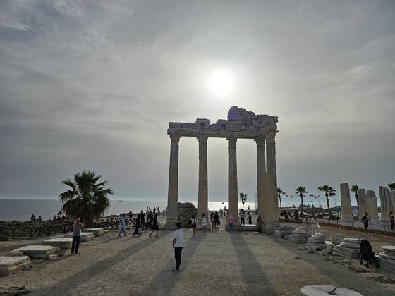 아폴론 신전. 안탈리아 대표 고대 유적이다. 일몰이 아름다운 장소다.