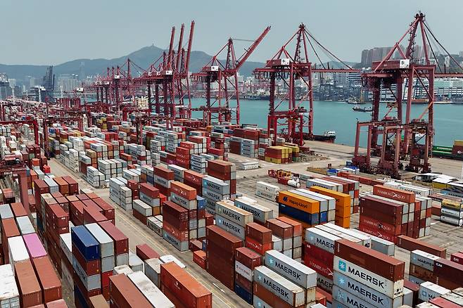 중국 기업들이 미국발 관세 전쟁을 피해 이집트로 생산 기지를 옮기고 있다. 사진은 홍콩 콰이청항에 있는 수출용 컨테이너의 모습. 로이터연합뉴스