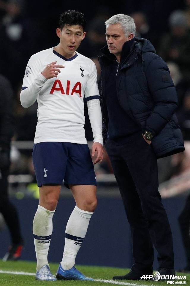 손흥민이 페네르바체의 거절할 수 없는 제안에 결국 토트넘 홋스퍼를 떠날 것이란 보도가 나왔다. 즉 무리뉴 감독과의 재회도 이뤄질 수 있다. 사진=AFPBBNews=News1