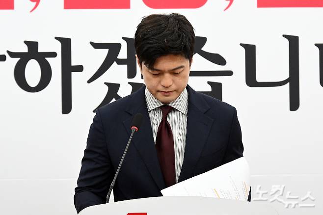 국민의힘 김용태 비상대책위원장이 지난 13일 서울 여의도 국회에서 수원지법 대북송금재판 관련 현안 입장발표 기자회견하고 있다. 윤창원 기자