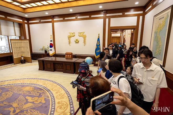 대통령 집무실은 관람객들이 가장 붐비는 곳 가운데 하나다. ⓒ시사IN 조남진