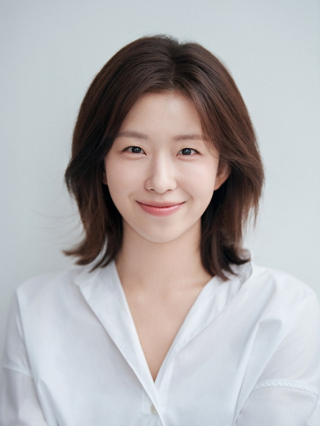윤가이. 위엔터테인먼트