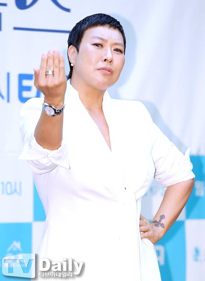 ENA 살롱 드 홈즈, 정영주