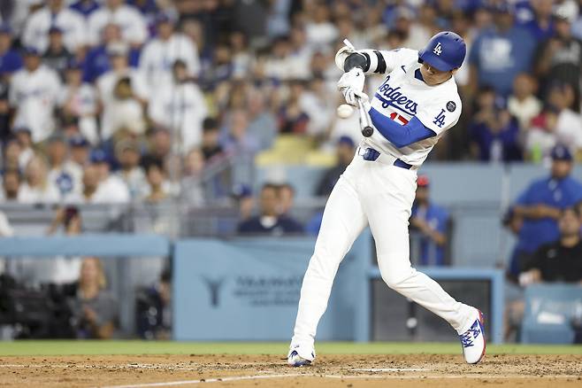 오타니가 4회말 적시타를 터뜨리고 있다. EPA연합뉴스