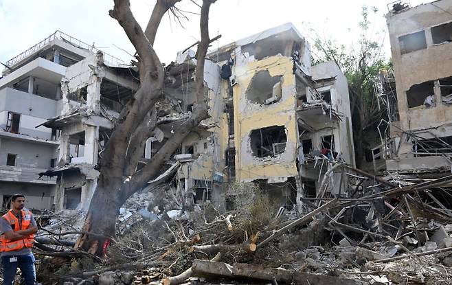 16일(현지시각) 이스라엘 중심도시 텔아비브의 이란 미사일 피해 지역. /텔아비브 UPI=연합뉴스