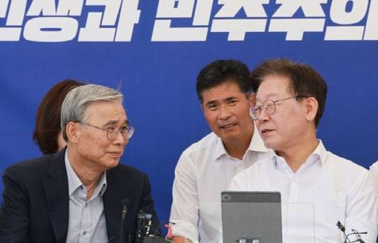 이야기 나누는 이재명-이종석. 연합뉴스