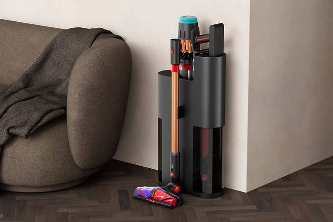 향후 다이슨은 자동 먼지 비움 기능을 갖춘 도킹 스테이션도 출시할 계획이다 / 출처=다이슨