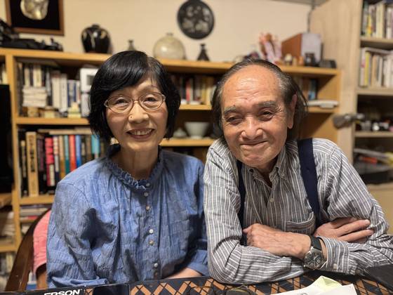 일본을 대표하는 다큐멘터리 사진가 구와바라 시세이가 한국과 맺은 또 다른 인연은 아내 최화자(일본명 구와바라 가즈코)씨다. 구와바라는 "한국과 일본은 형제처럼 닮은 것이 많다"며 "친구가 되면 된다. 우리도 그렇지 않냐"며 활짝 웃었다. 김현예 특파원