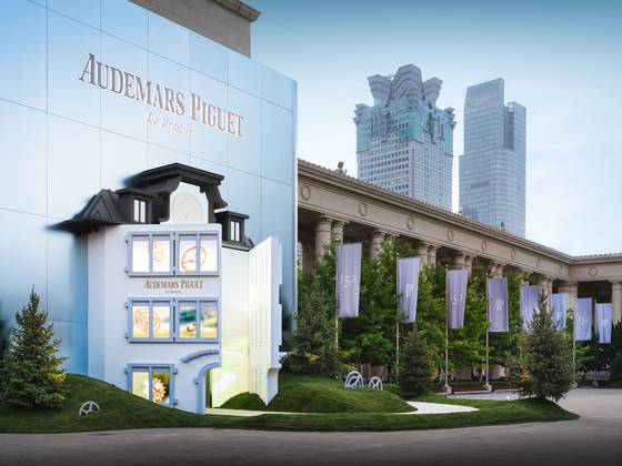 르 브라쉬에 위치한 오데마 피게의 역사적인 본사 건물을 재현하도록 디자인된 상하이 전시 센터의 외관. 사진 오데마 피게