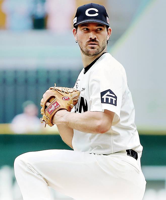 15일 인천 롯데전에서 피칭하는 SSG 드류 앤더슨. SSG 랜더스 제공