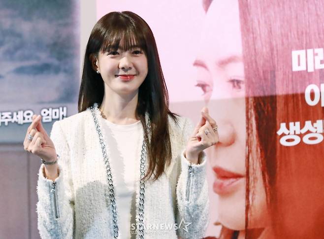 배우 이요원이 1일 오후 서울 CGV용산아이파크몰에서 진행된 영화 '귀신들'(감독 황승재) 언론배급시사회 및 기자간담회에 참석해 포즈를 취하고 있다. /2025.04.01 /사진=이동훈 photoguy@