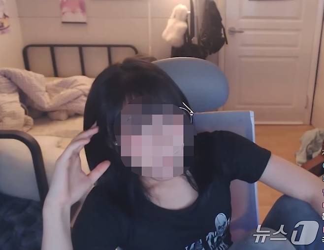 지난 3일 대선 개표 관련 라이브 방송에서 이 대통령 암살 관련 발언을 하고 있는 치지직 스트리머 A 씨 (유튜브 화면 갈무리)