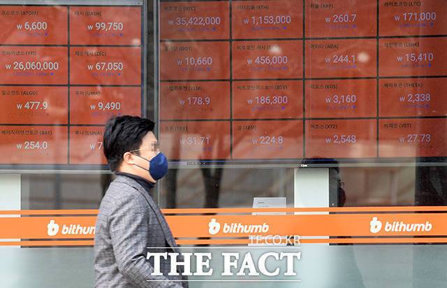 최근 빗썸은 임원 대상 고가 사택 제공 논란 등 내부통제 관리 부실 논란에 곤혹을 치르기도 했다. /더팩트 DB