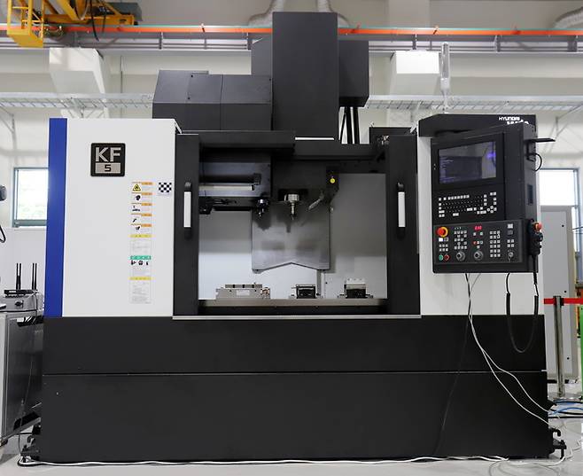 K-CNC 시스템이 탑재된 공작기계