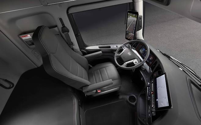 신형 엑시언트 실내