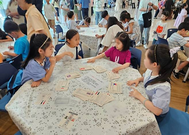 ‘국기키링만들기’ 체험부스가 운영되어 어린이와 가족들의 높은 호응을 얻었다. 광주 동명교회 제공