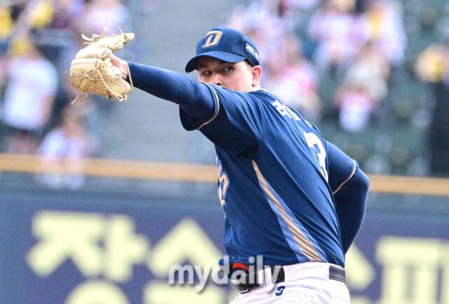 2025년 6월 17일 오후 서울 잠실구장에서 진행된 '2025 신한 SOL뱅크 KBO 리그' NC 다이노스와 LG 트윈스의 경기. NC 선발투수 라일리가 역투하고 있다./유진형 기자