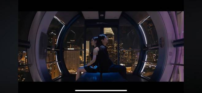 싱가포르를 배경으로 한 진의 ‘Don’t Say You Love Me’ 뮤직비디오 장면. 사진출처ㅣBTS 진 유튜브 캡처