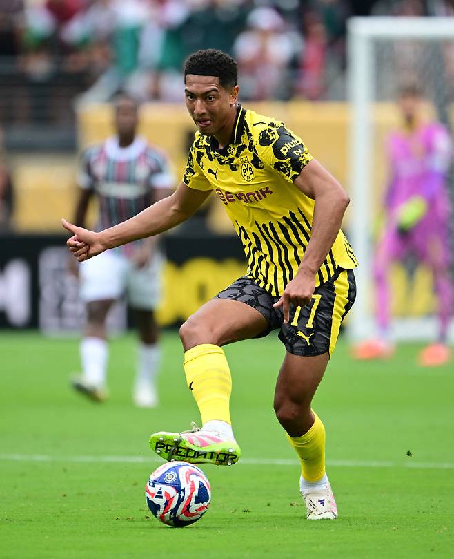 보르시아 도르트문트 미드필더 조브 벨링엄이 18일 드리블하고 있다. 로이터