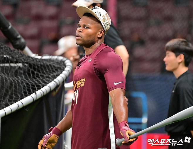 7일 오후 서울 구로구 고척스카이돔에서 열리는 '2025 신한 SOL Bank KBO리그' LG 트윈스와 키움 히어로즈의 경기, 키움 스톤 개랫이 훈련에 임하고 있다. 엑스포츠뉴스 DB