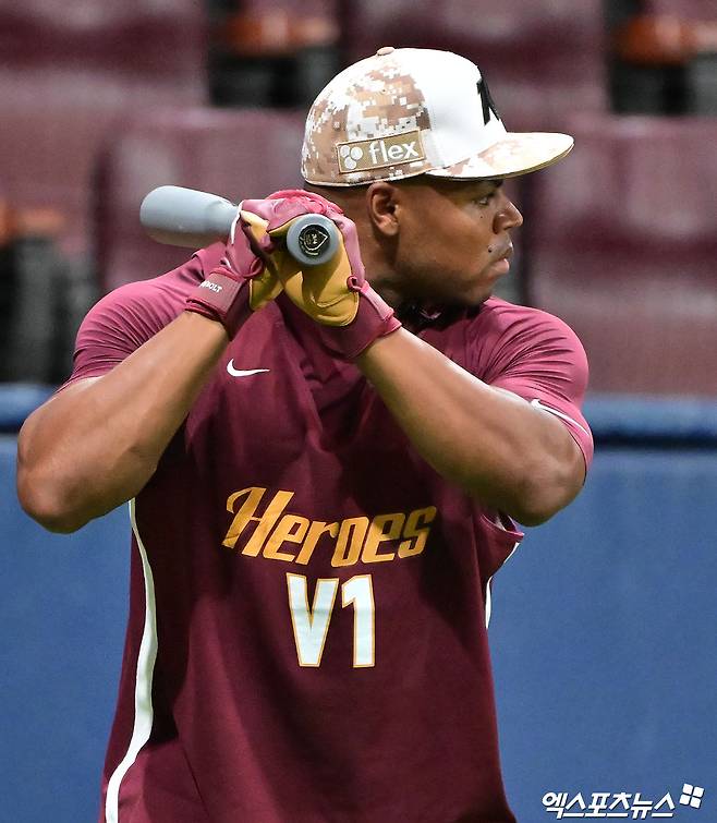 7일 오후 서울 구로구 고척스카이돔에서 열리는 '2025 신한 SOL Bank KBO리그' LG 트윈스와 키움 히어로즈의 경기, 키움 스톤 개랫이 훈련에 임하고 있다. 엑스포츠뉴스 DB