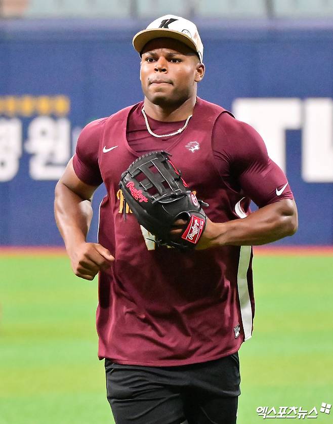 7일 오후 서울 구로구 고척스카이돔에서 열리는 '2025 신한 SOL Bank KBO리그' LG 트윈스와 키움 히어로즈의 경기, 키움 스톤 개랫이 훈련에 임하고 있다. 엑스포츠뉴스 DB