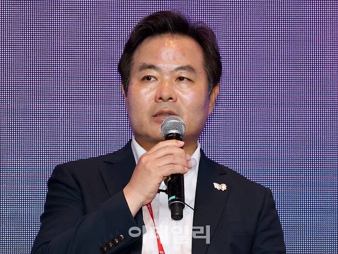 김학홍 경상북도 행정부지사가 19일 서울 중구 장충동 서울신라호텔에서 열린 ‘제16회 이데일리 전략포럼’ 기조연설3 대담에서 ‘저출생 시대의 지역정책’이란 주제로 패널들과 대담을 하고 있다.(사진=방인권 기자)