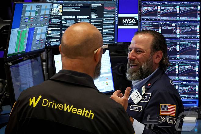 NYSE 트레이더들. ⓒ 로이터=뉴스1