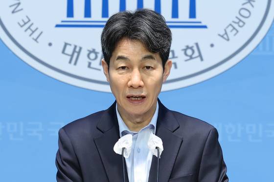 윤건영 더불어민주당 의원. 뉴스1