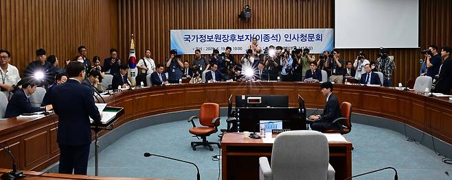 이종석 국가정보원장 후보자가 19일 오전 서울 여의도 국회에서 열린 정보위원회의 인사청문회에 출석해 모두발언하고 있다. 이상섭 기자