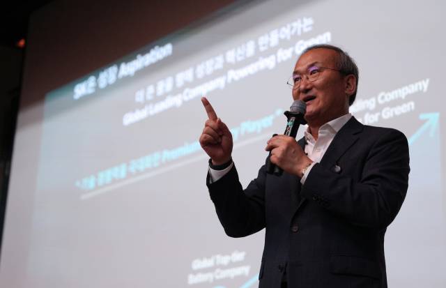 이석희 SK온 대표이사 사장이 지난 10일 대전 한국과학기술원(KAIST)에서 강연하고 있다. 사진제공=SK온