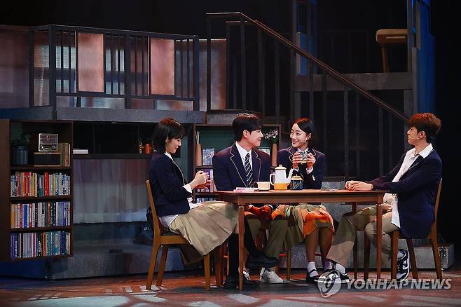 레이디 그레이와 여름의 향 (서울=연합뉴스) 진연수 기자 = 19일 오후 서울 강남구 코엑스 신한카드 아티움에서 열린 뮤지컬 '오늘 밤, 세계에서 이 사랑이 사라진다 해도' 프레스콜에서 배우들이 주요 장면을 시연하고 있다. 2025.6.19 jin90@yna.co.kr