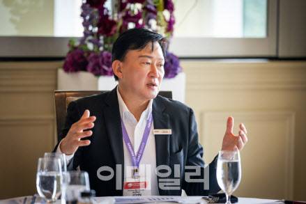 17일(미국 현지시간) 존림 삼성바이오로직스 대표가 보스턴에서 열린 기자간담회에서 사업 현안에 대해 설명하고 있다. (사진=삼성바이오로직스)