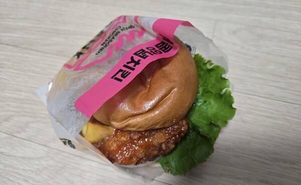 - 매콤양념치킨버거는 그냥 양념치킨 맛이었다