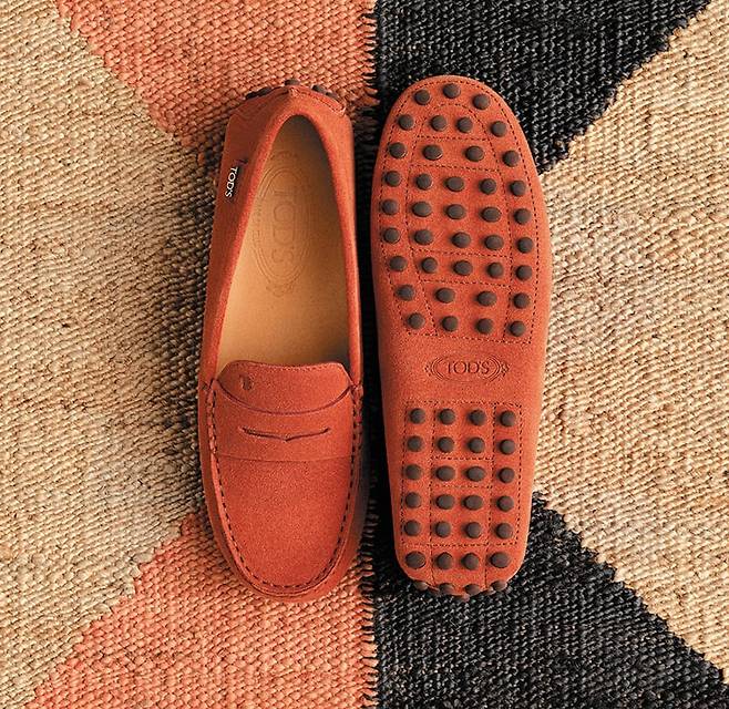 고미노는 100개이상의 제작 단계를 통해 완성되는데, 그 모든 과정은 토즈 팩토리 장인들의 수작업으로 이루어진다. 133개의 러버 페블로 완성된 고미노 슈즈는 높은 수준의 기술력과 장인정신으로 이루어진 이탈리아 장인정신의 산물이다. /토즈 그룹 제공