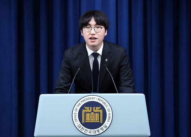 하정우 AI미래기획수석이 지난 19일 서울 용산구 대통령실 청사에서 이공계특별법 관련 브리핑을 하고 있다. /뉴스1