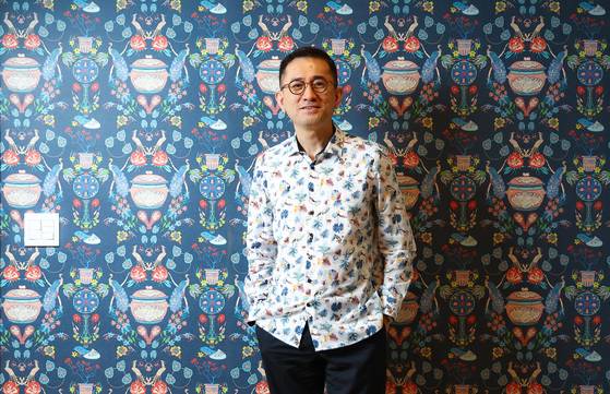 에릭 테오 주한 싱가포르 대사는 중앙일보 인터뷰에서 '아시아의 네 호랑이'로 불렸던 싱가포르가 아시아 최초로 1인당 국민소득이 9만 달러를 돌파해 세계 4위의 부자 나라가 된 비결에 대해 설명하고 있다. 김종호 기자