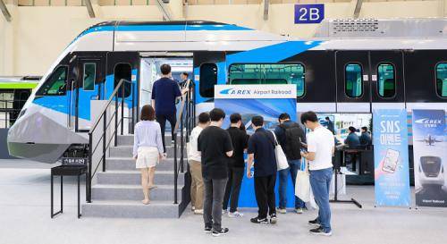 ▲ 공항철도 홍보부스에서 SNS 이벤트를 진행하고 있다.