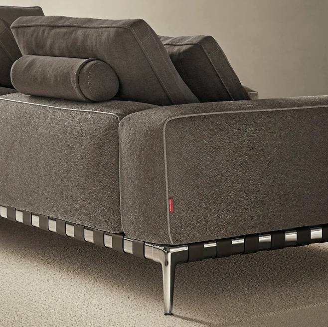 An image of Gregory sofa designed by Antonio Citterio (Flexform website)