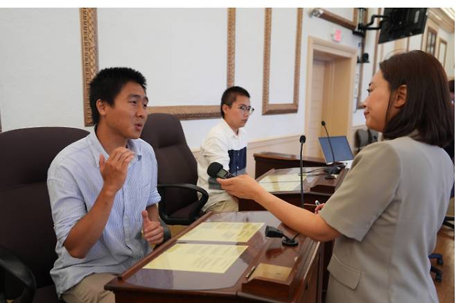 미국 세인트존스대학에 재학중인 이정웅 학생(2학년 수료, 3학년 진급 예정)은 GB 프로그램이 '지식을 주입받는 수동적 공부'에서 벗어나 '스스로 사고하고 표현하는 능동적 학습'으로 전환하게 해주었다고 강조했다. 춘천시 제공