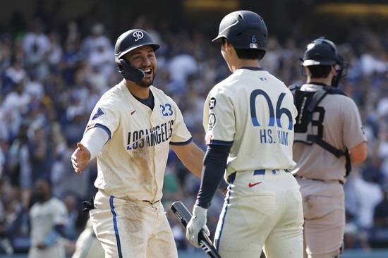 올 시즌을 앞두고 1년 1,700만 달러 FA 계약을 통해 LA 다저스에 합류한 마이클 콘포토는 74경기 타율 0.168(202타수 34안타) 4홈런 13타점 OPS 0.582로 기대에 미치지 못하고 있다. 타율은 리그 전체 규정타석에 들어선 타자 중 최하위, 장타율(0.277)도 두 번째로 낮다. 연합뉴스