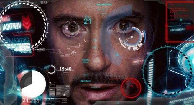 영화 '아이언맨'에서 주인공 토니 스타크는 AI 비서 자비스(Jarvis)와 협업한다. 사진은 아이언맨이 자비스와 소통하는 장면. 영화 캡쳐